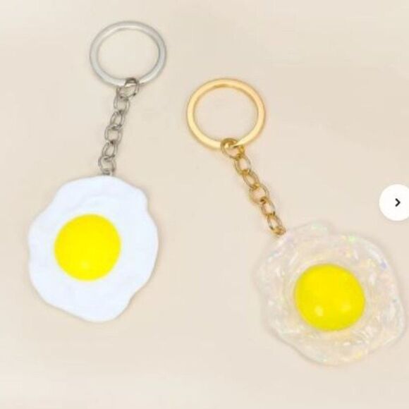 NEW 2 PIECES - FRIED EGG CHARM KEYCHAIN - Picture 3 of 3